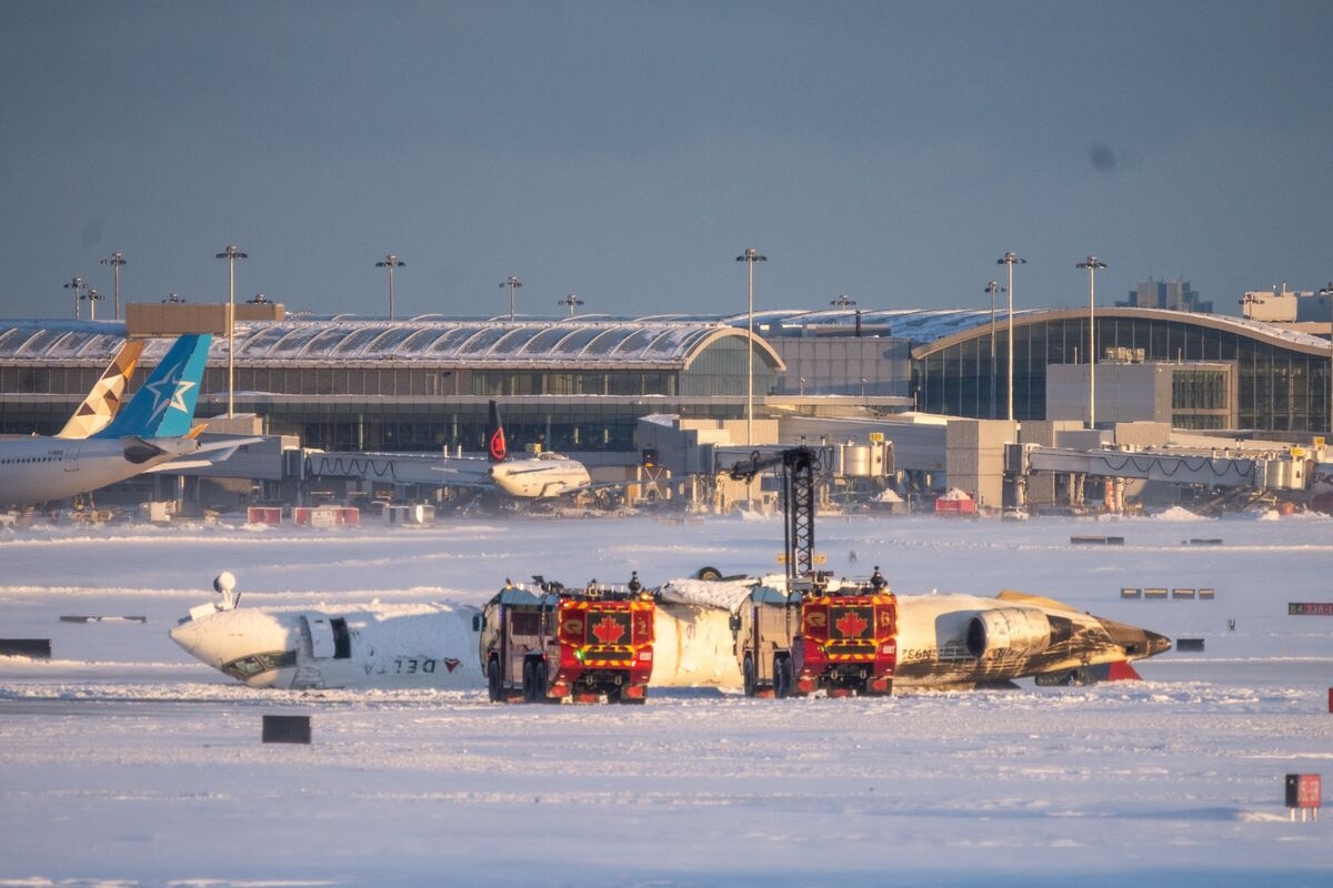 Delta Pilots Warned on Rapid Descent Before Toronto Jet Flipped