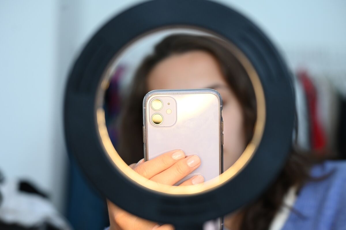 Influencer Marketing Gains Ground as Global Ad Budgets Tighten