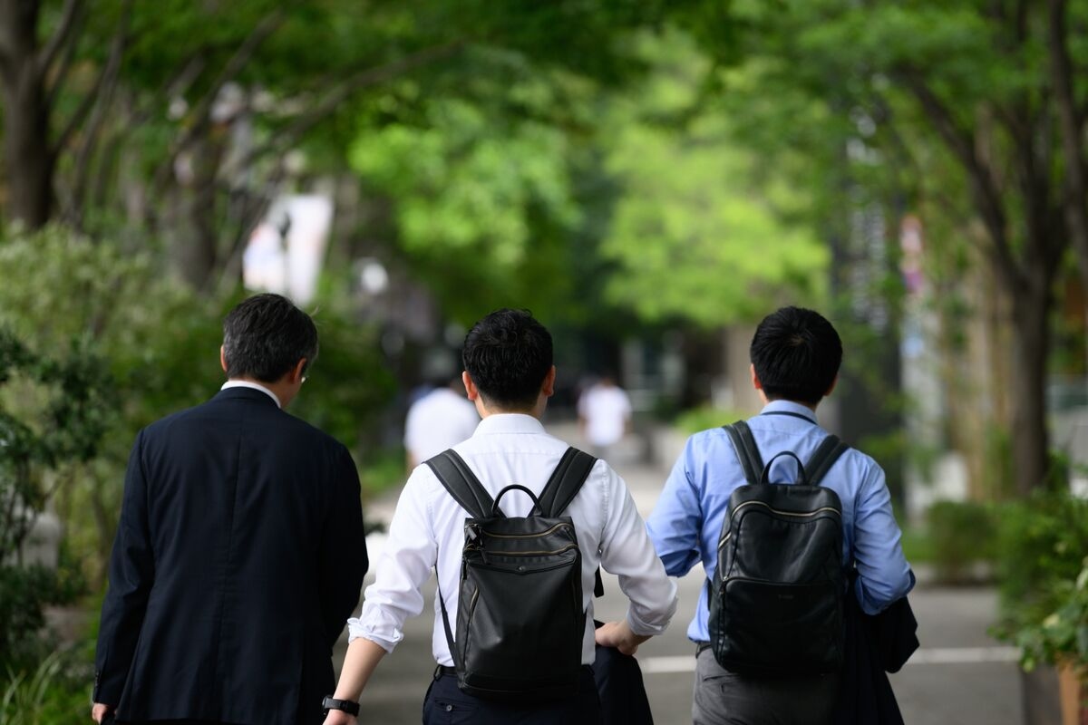 Japan's Public Workers Set to Get Largest Pay Hike in 34 Years