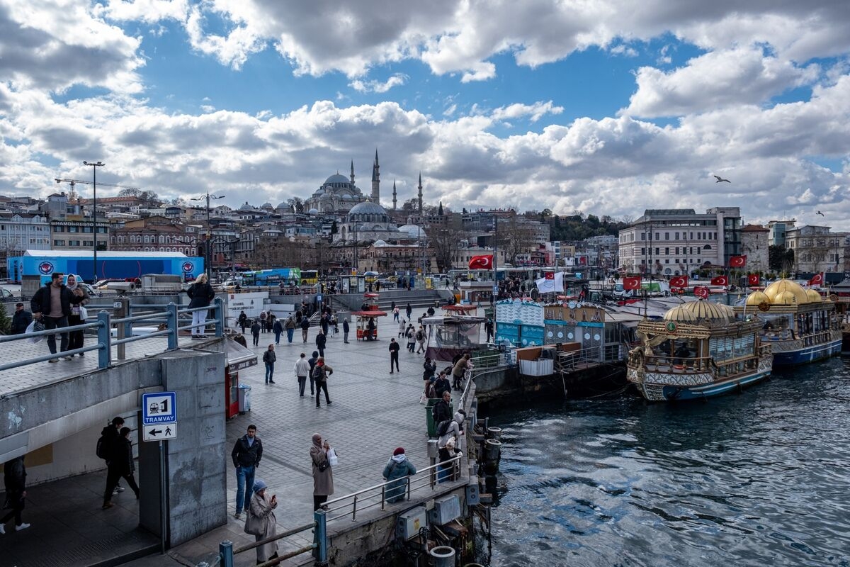 Turkey Issues Raft of Warrants in Mayor Probe, Anadolu Says