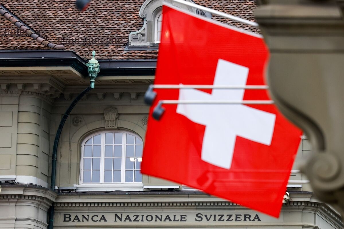 SNB Reports Loss as Dollar Slump From Trump's Tariffs Hits Swiss Central Bank