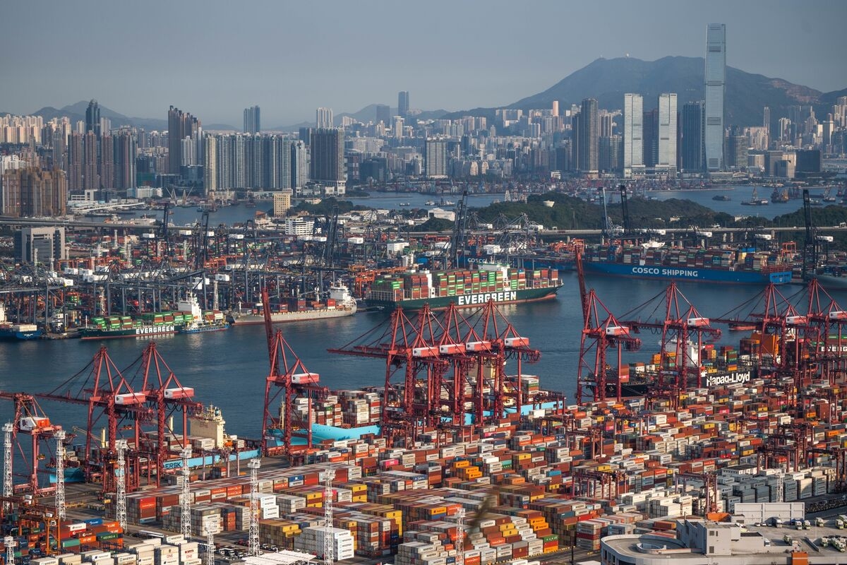 Hong Kong Economy Grows More Than Expected on Export Strength