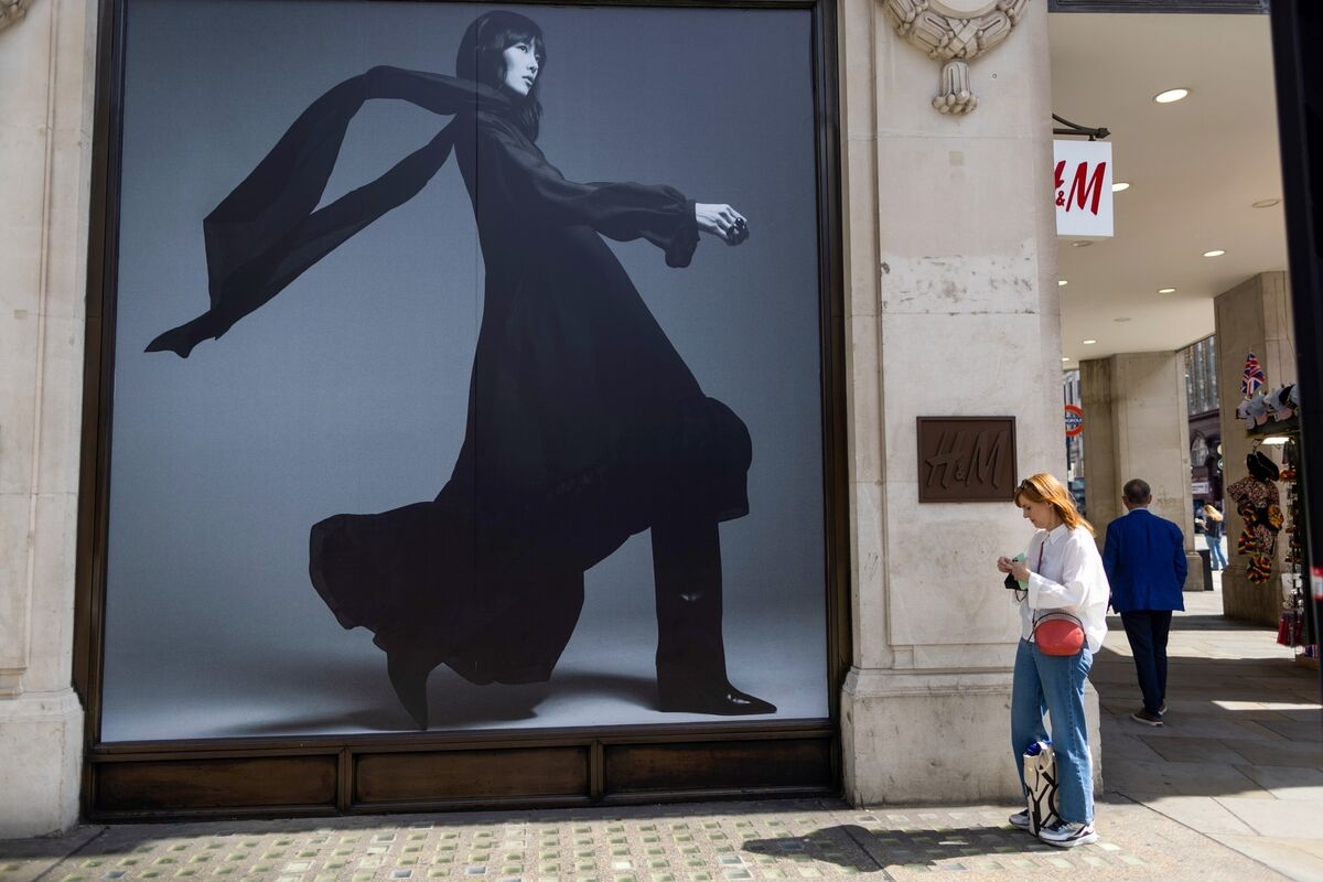 H&M Must Source More Near Main Markets to Beat Tariffs, CEO Says