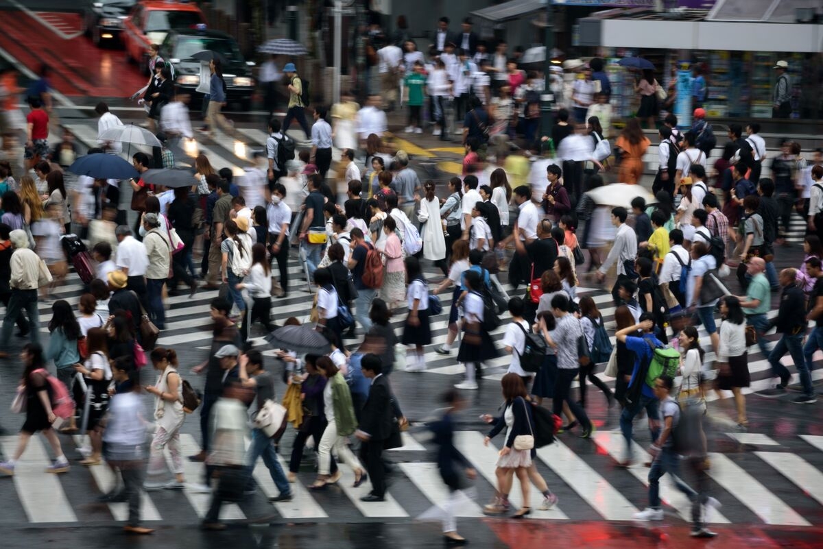 BOJ Holds Rates, Plans Slower Tapering of Bond Buying Next Year