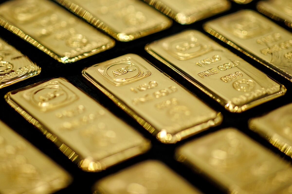 Gold Advances on Reports Israel Has Struck Targets in Iran