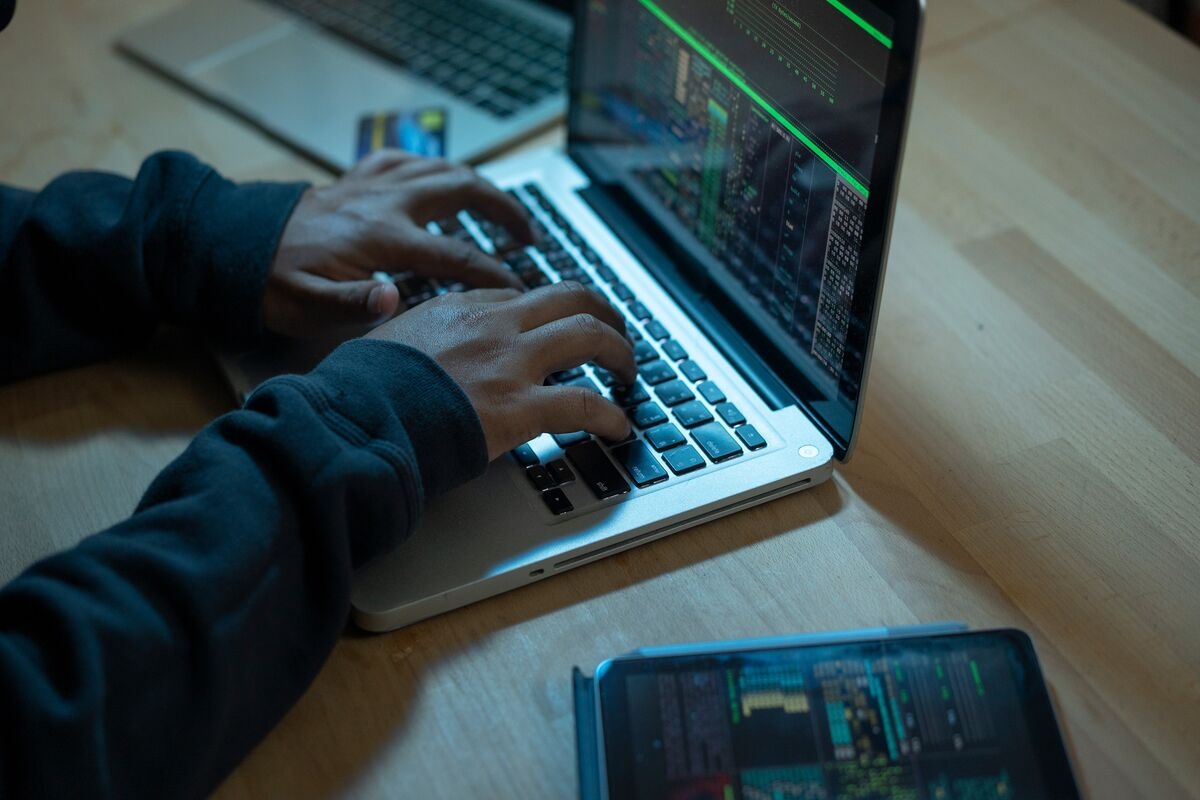 Chinese Hacked US Telecom a Year Before Known Wireless Breaches