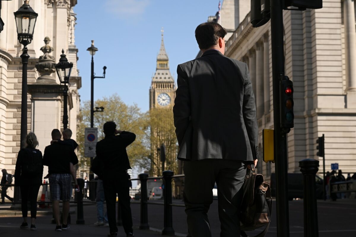 UK Business Confidence Hits 9-Month High in Boost for Starmer