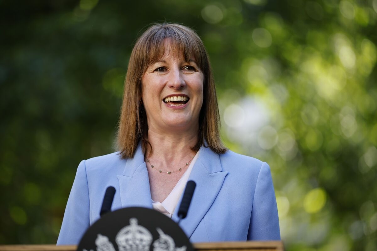 Reeves Defends UK Economic Choices as She Touts Public Spending