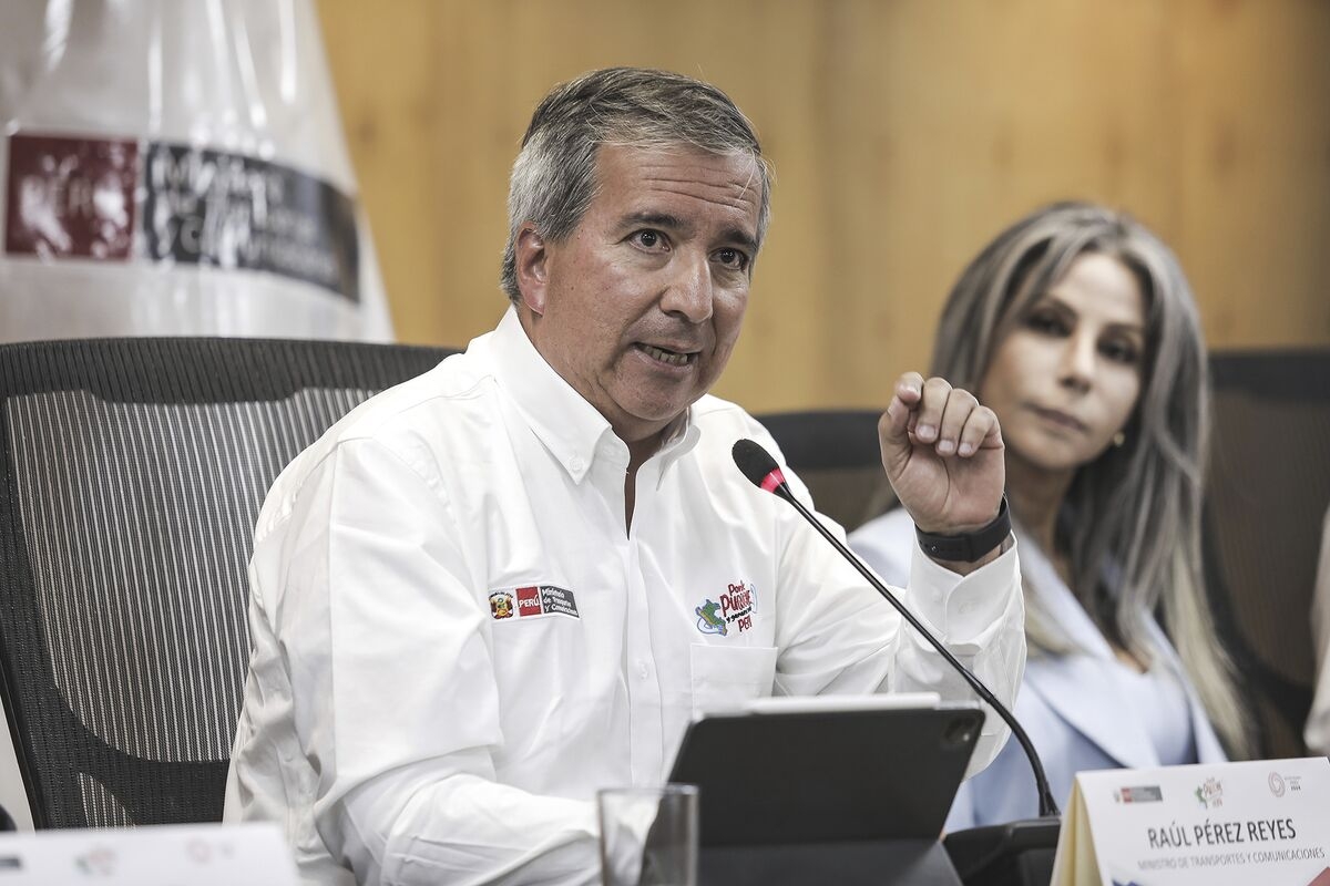 Peru Surprisingly Changes Finance Minister Ahead of PM Censure Vote