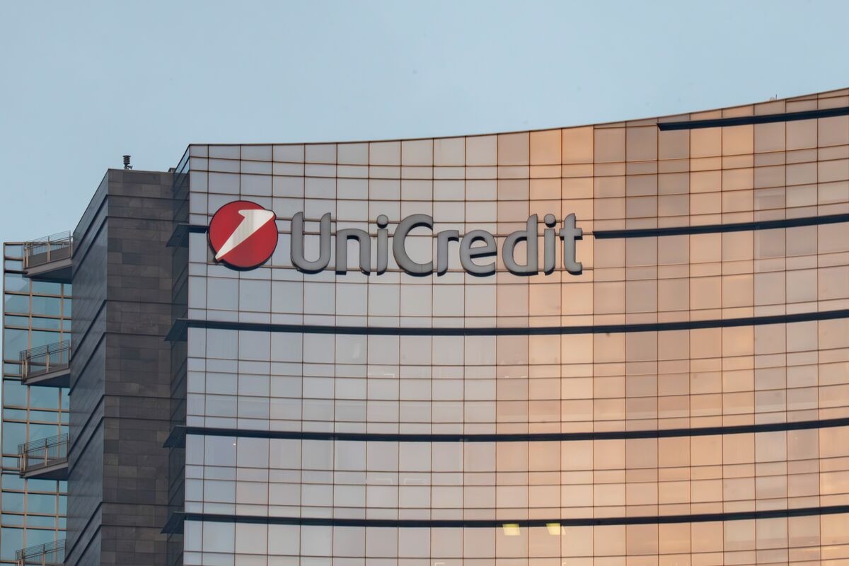 UniCredit to Start Legal Action Over Italy Conditions on BPM Bid