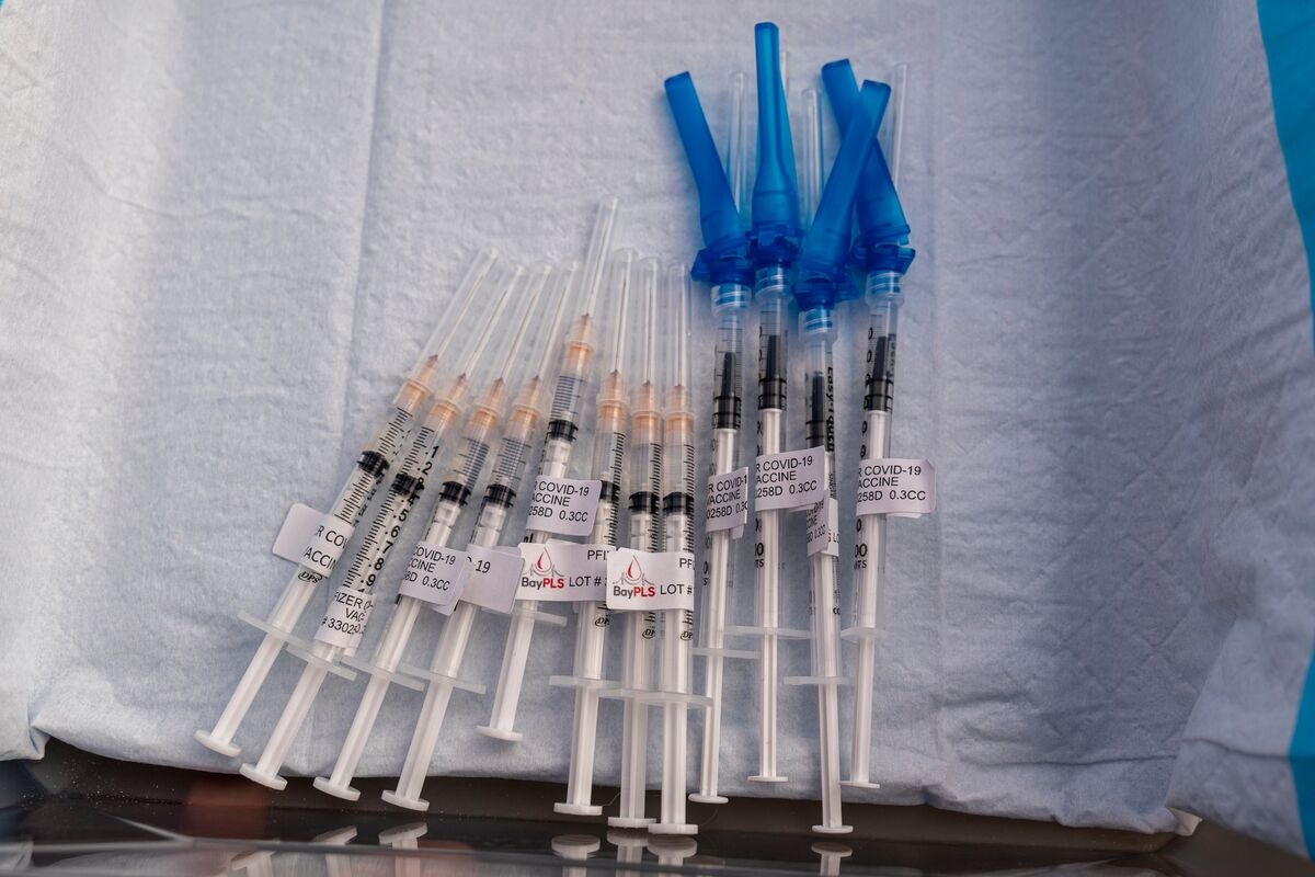 Ex-Pfizer Doctor Tells Congress He Didn't Delay Covid Shot Data