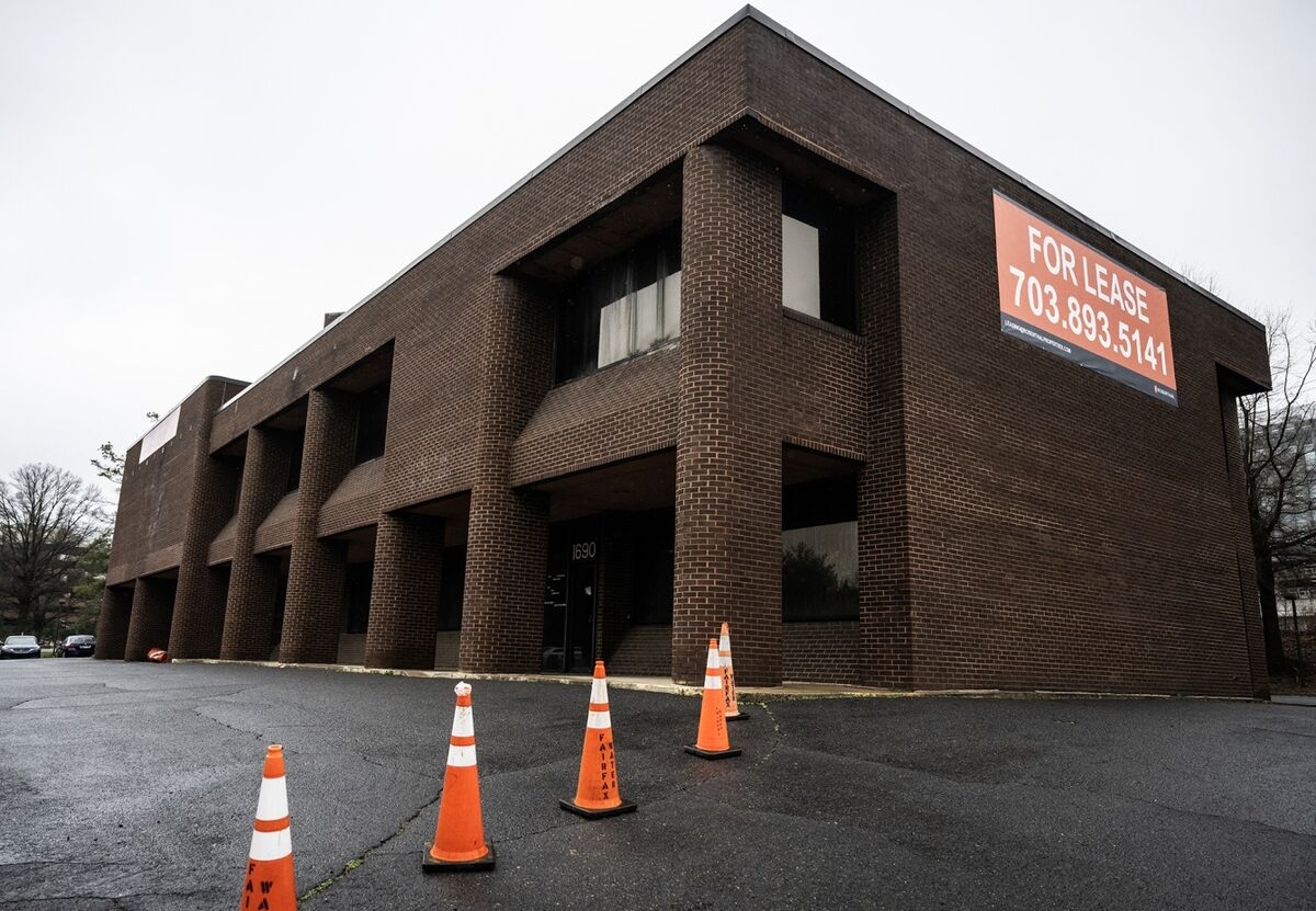 Blackstone Venture Sells $395 Million of Signature Property Debt