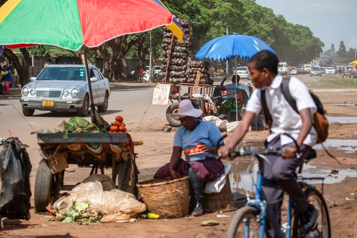 Zimbabwe Inflation Goes Back to Double Digits Amid Tight Liquidity