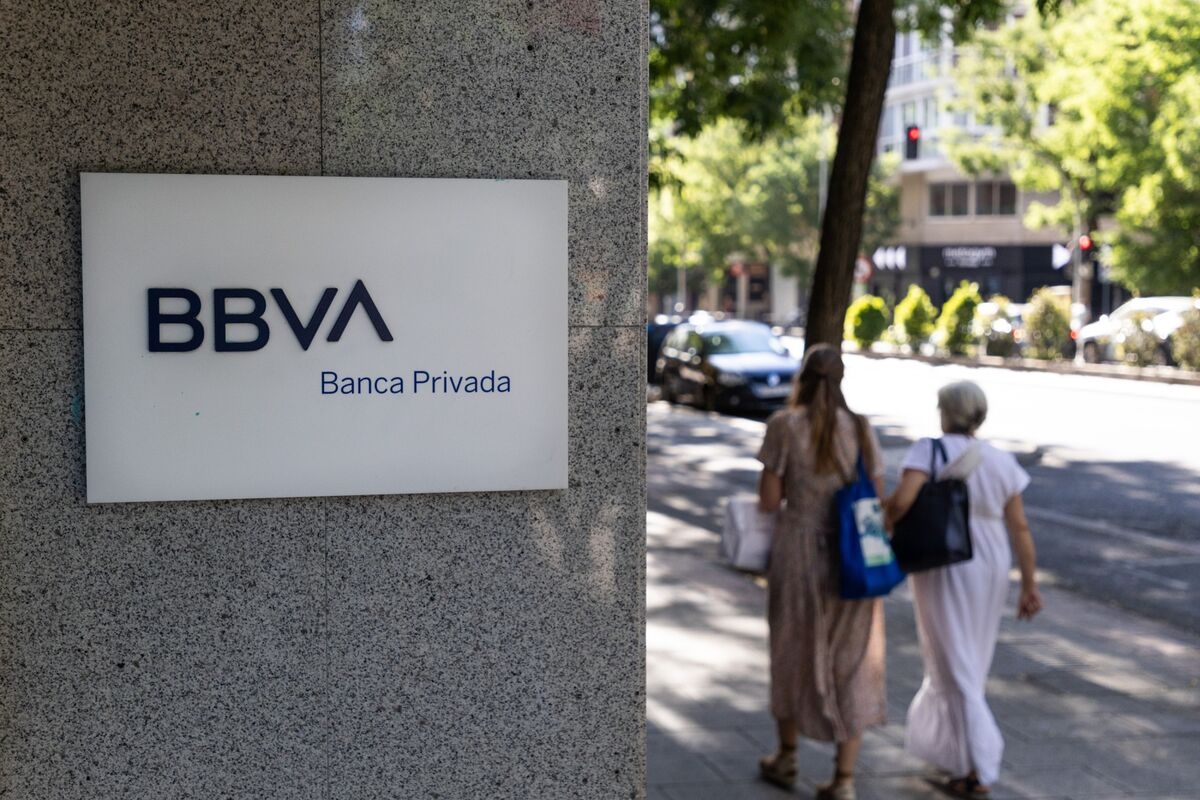 BBVA Sticks With Its Sabadell Takeover Bid Despite TSB Sale