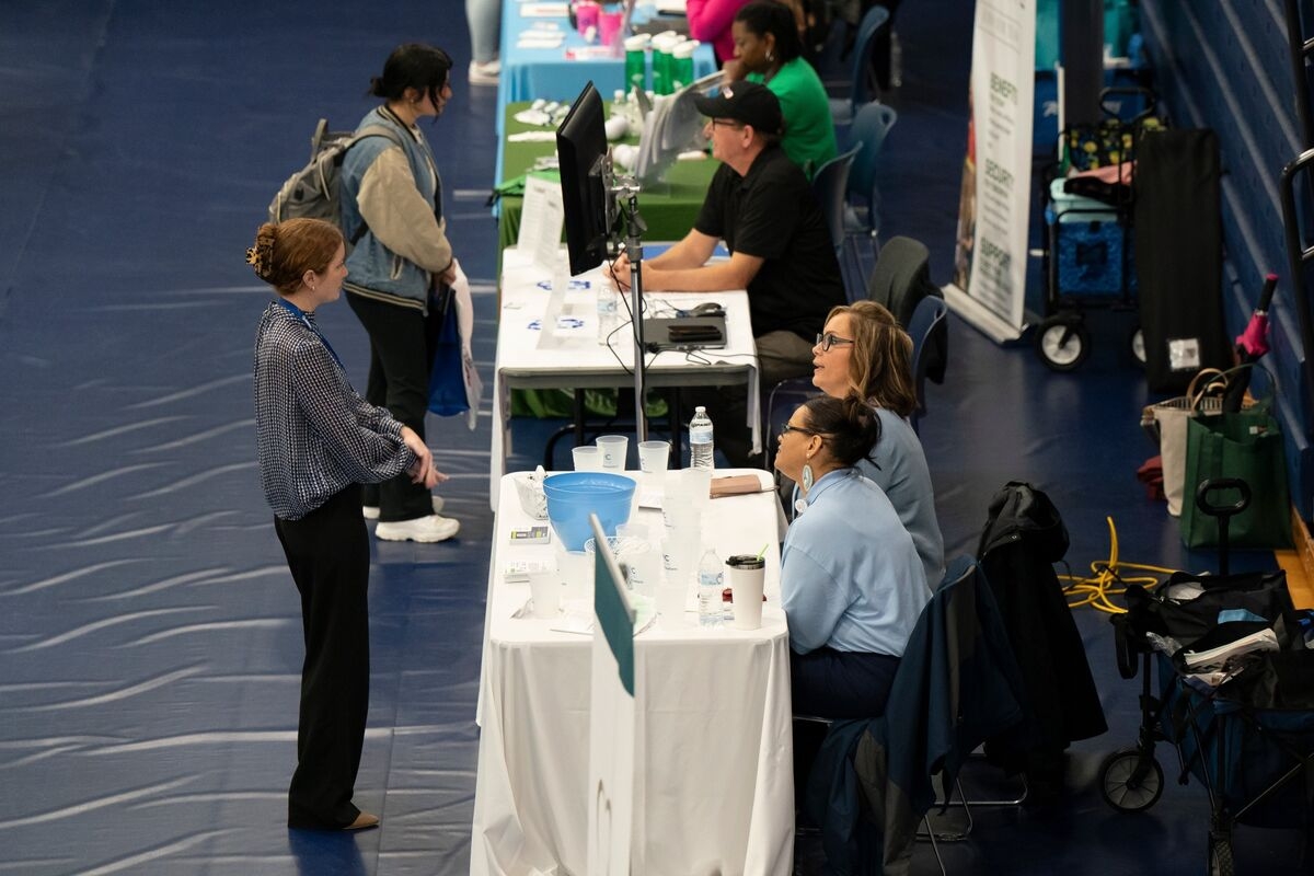 Rise in Recurring Jobless Claims Signals Higher US Unemployment