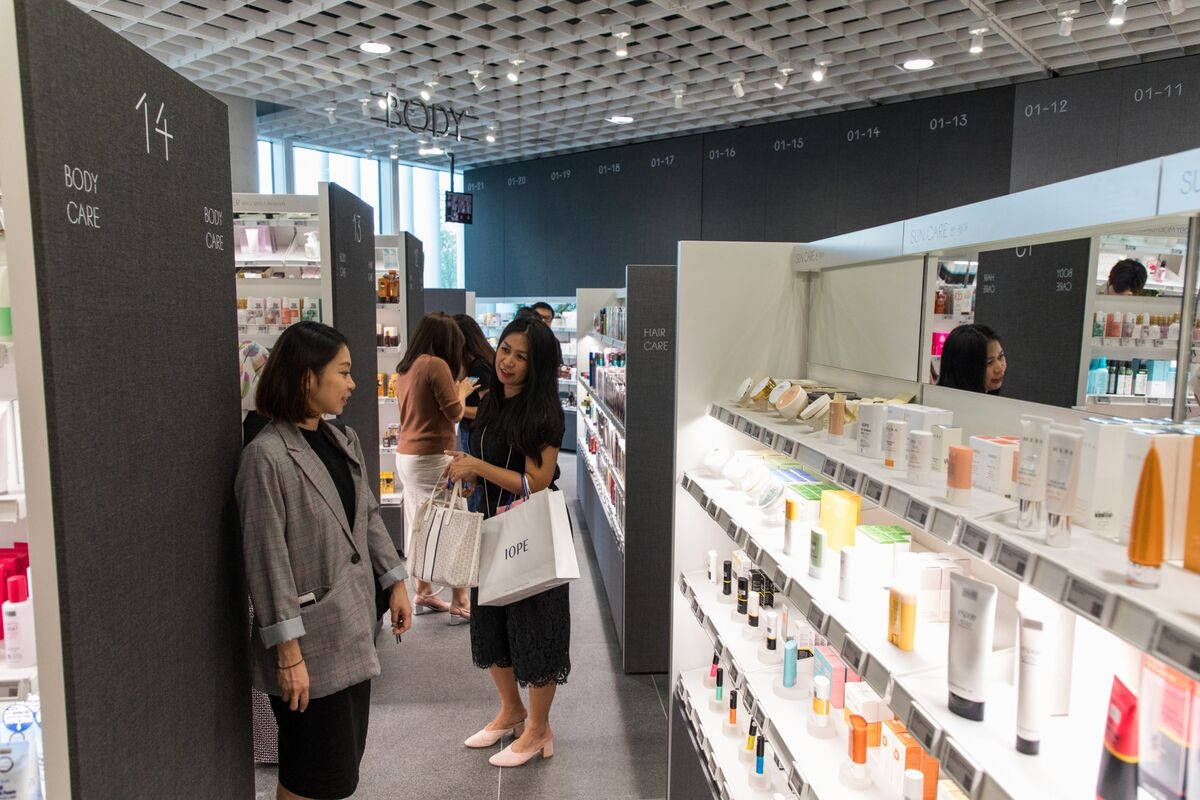 Seoul Overtakes Paris in Beauty Boom With Dealmakers Rushing In