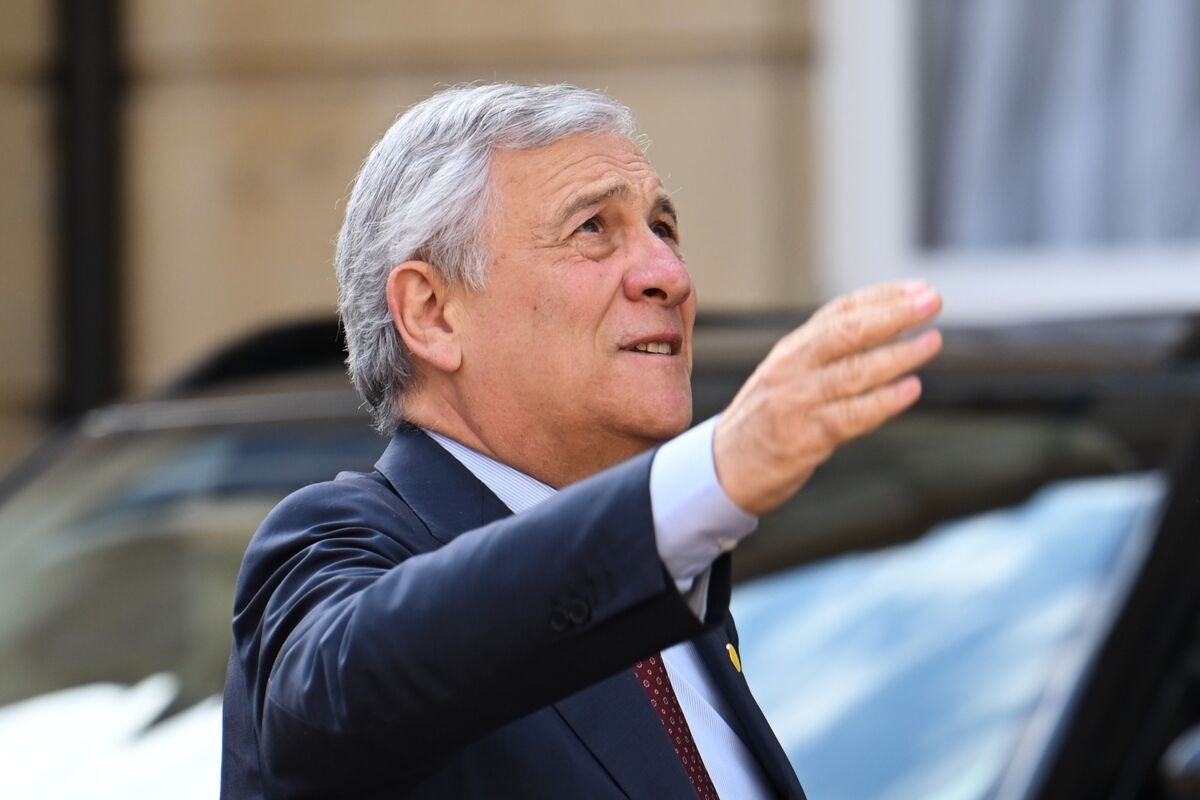 ECB Should Cut Rates to Weaken Euro, Italy's Deputy Premier Says