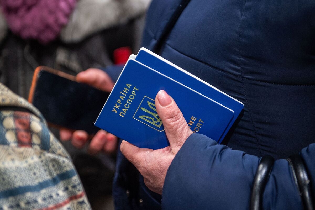 Ukraine's Parliament Backs Law Allowing Multiple Citizenships