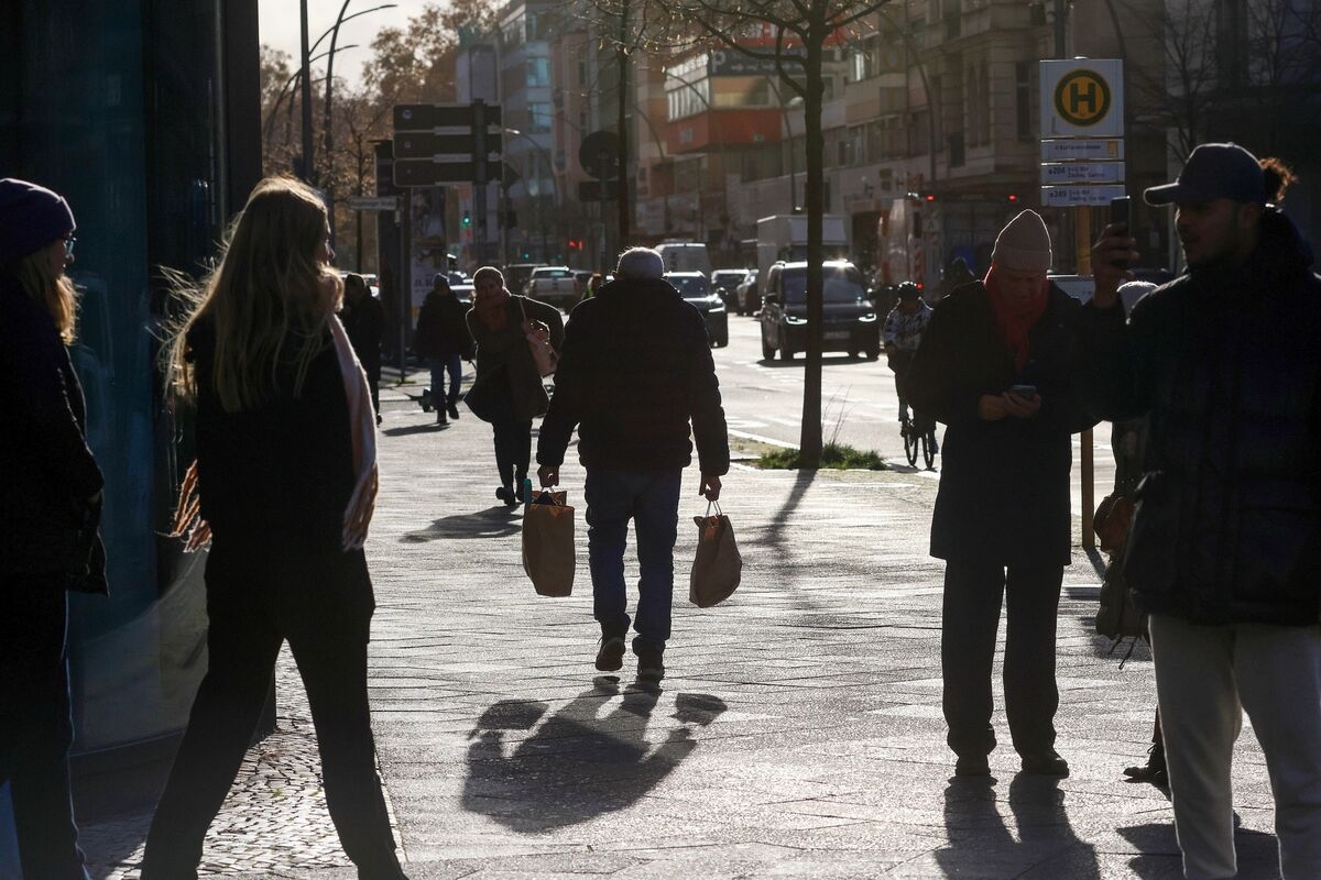 European Retail Distress Hits Decade High Amid Consumer Gloom