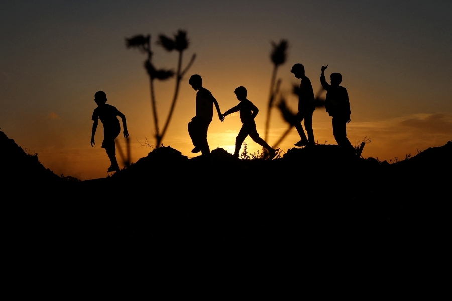 Follow the ethos of the UN for Earth's survival
