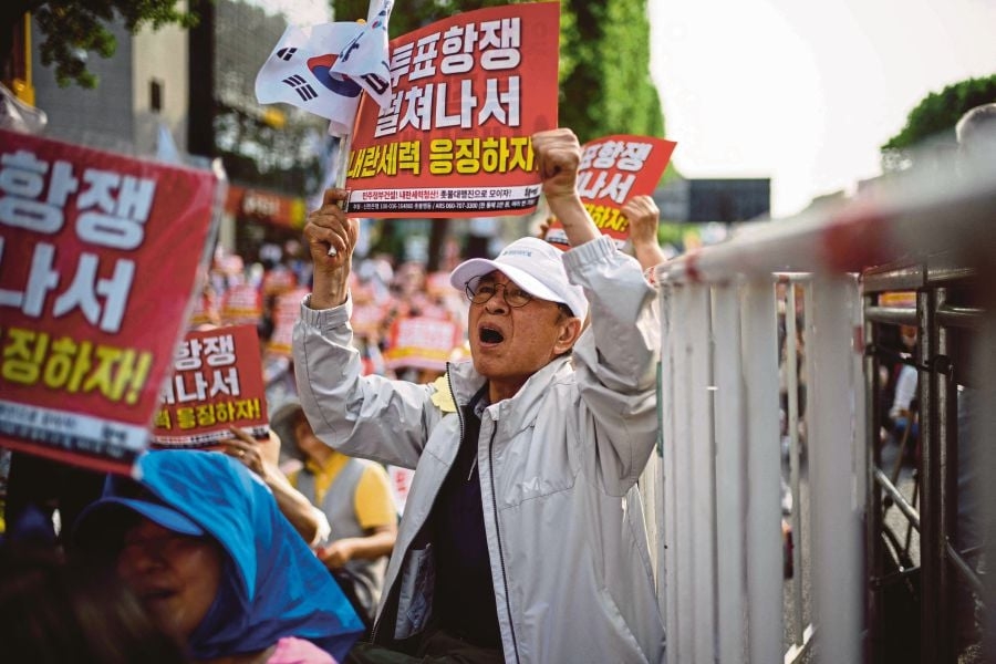 S. Korea's right grapples with ideological crisis
