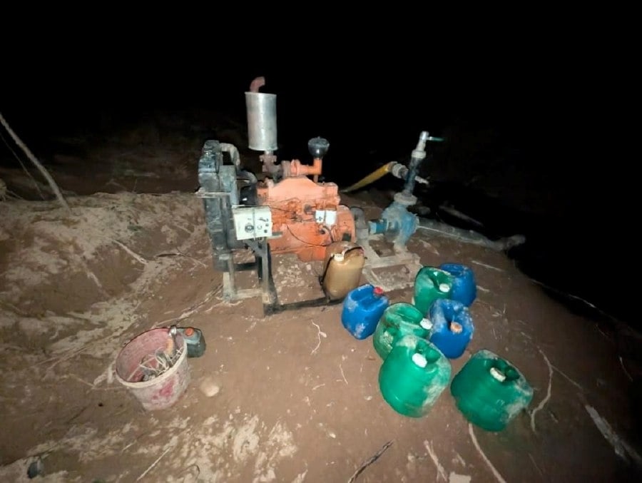 GOF seizes over RM1mil in illegal gold mining equipment in Kelantan