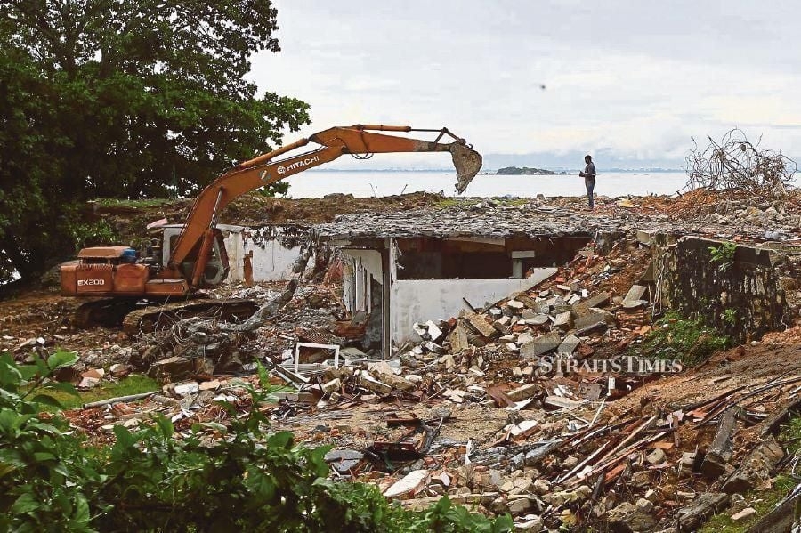 Netizens outraged over destruction of 'monument' to tycoon's life and legacy