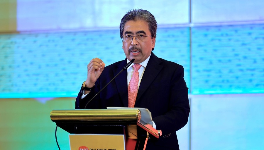 Johari Ghani to timber exporters: Diversify into new markets