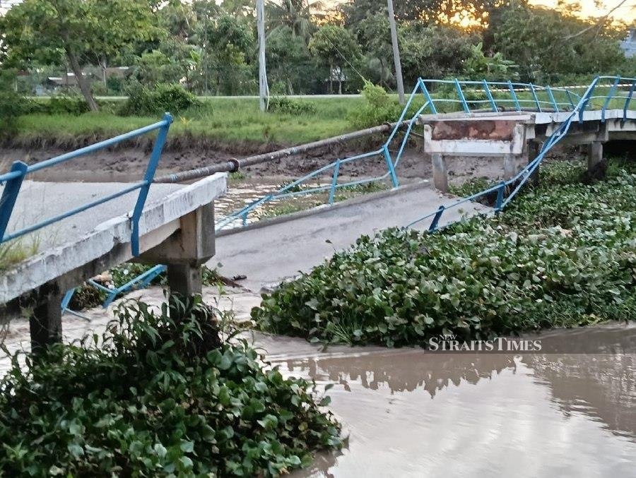 Bridge collapse in Jerlun leaves five villages, 1,000 residents stranded