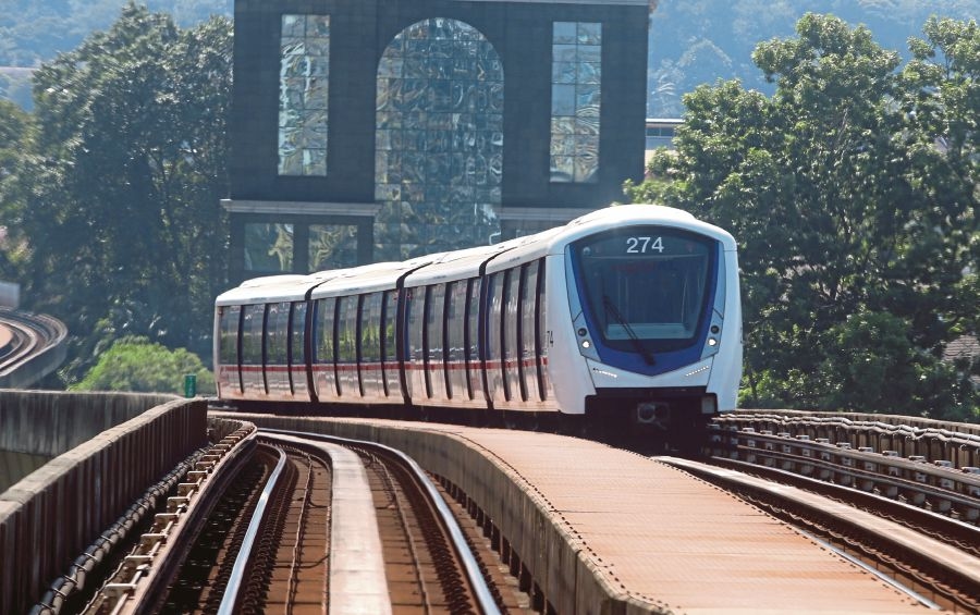 Man seriously injured after falling onto LRT track at Subang Alam station