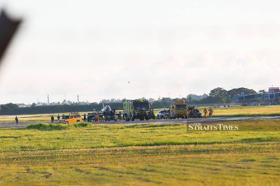 [UPDATED] RMAF jet landing gear collapses on touchdown, causing Alor Star airport runway to shut for hours