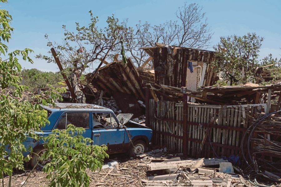 Ukrainian farmers live in fear as fighting nears their fields