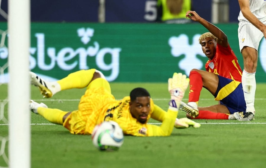 Spain's Yamal primed to 'prove' himself against 'legend' Ronaldo in Nations League final