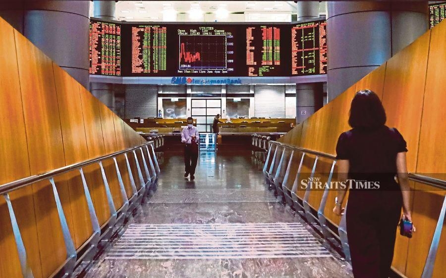 FBM KLCI extends gains on Wall Street boost, healthcare stocks lead