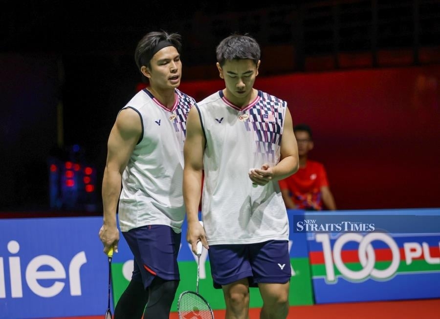World No 1 Sze Fei-Izzuddin crash out after late collapse in Jakarta