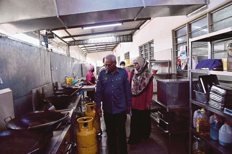 Tomyam fried rice blamed for food poisoning of 43 students