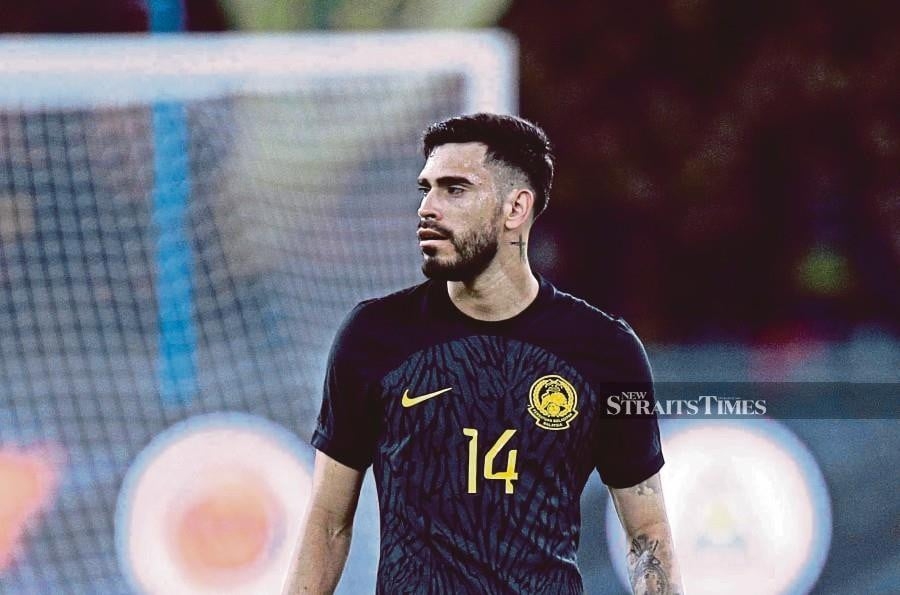 Dos Santos speaks the Harimau language