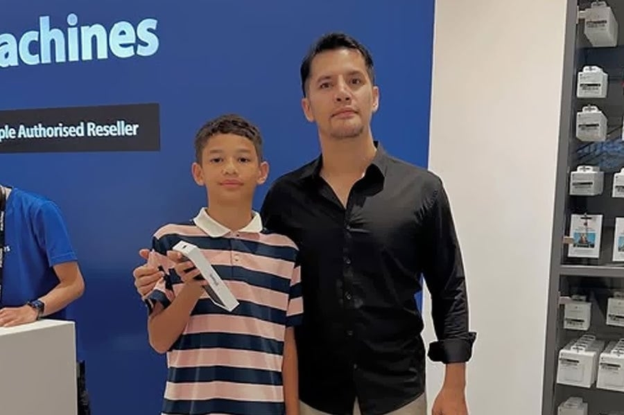 #NSTviral: Aliff Syukri praised for parenting approach as son gets first phone at 13