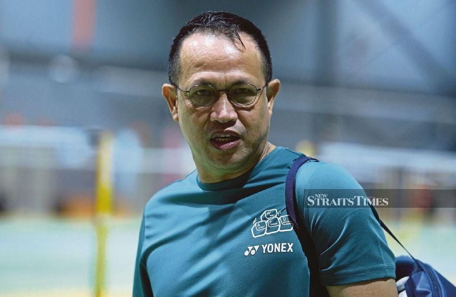 Rexy urges shuttlers to fire from the first serve at Sudirman Cup