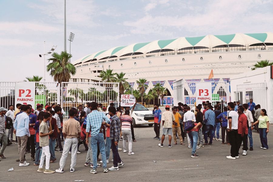 India suspends IPL cricket league as clashes with Pakistan escalate
