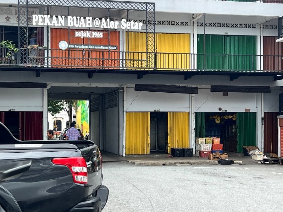 Traders seek clarity as SST casts shadow over imported fruits
