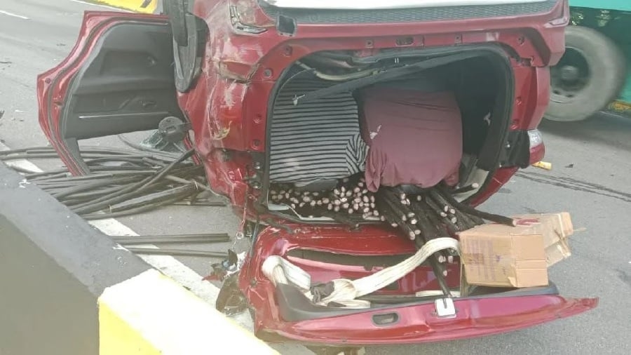 Overturned Perodua Alza found with stolen cables, no passengers