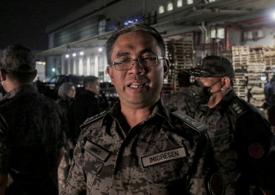 38 illegal immigrants nabbed in Subang Jaya market raid