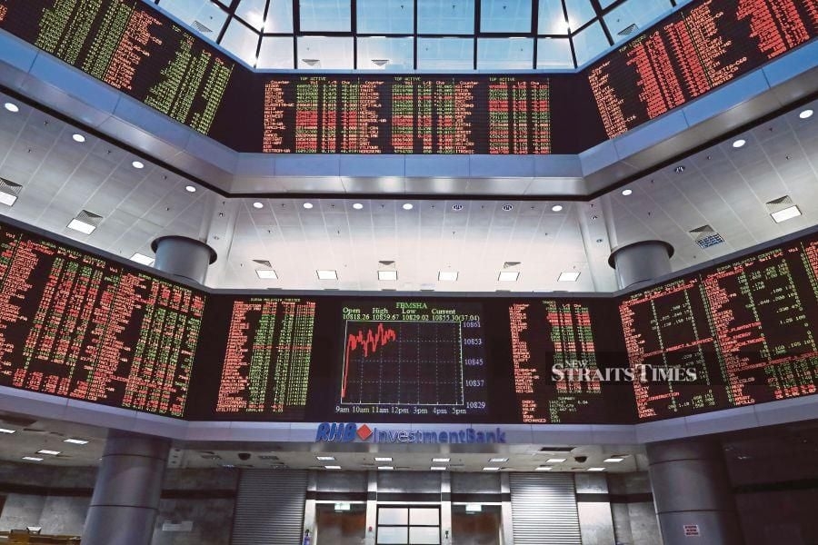 FBM KLCI opens marginally higher but turns lower in early trade