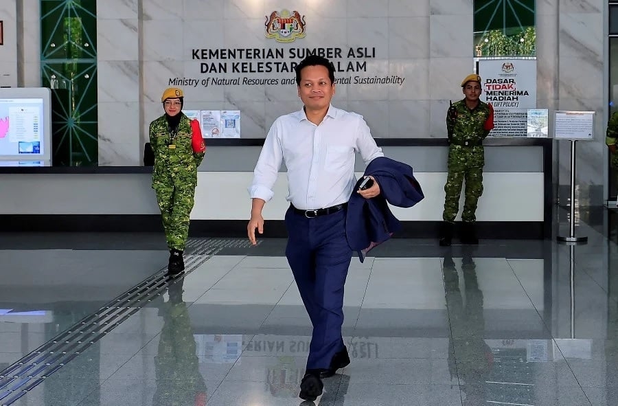 [UPDATED] PM yet to accept Nik Nazmi's resignation, giving him time