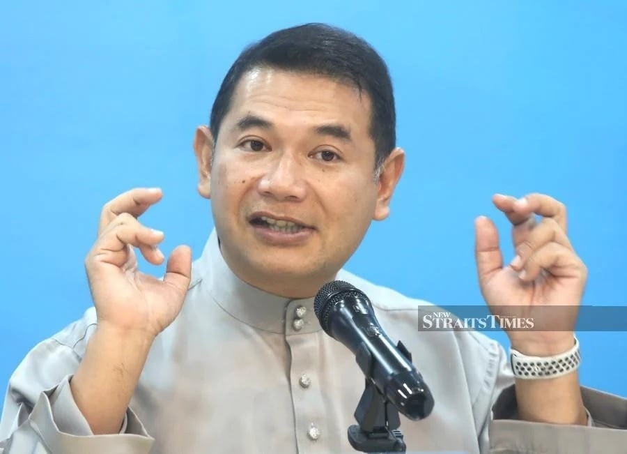 Those riding on upside-down flag issue are 'syok sendiri' says Rafizi