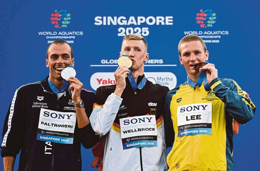 German Wellbrock wins world 10km swim after water quality delay