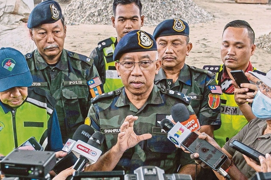 Pakistani among 5 arrested for rubber latex smuggling in Perak