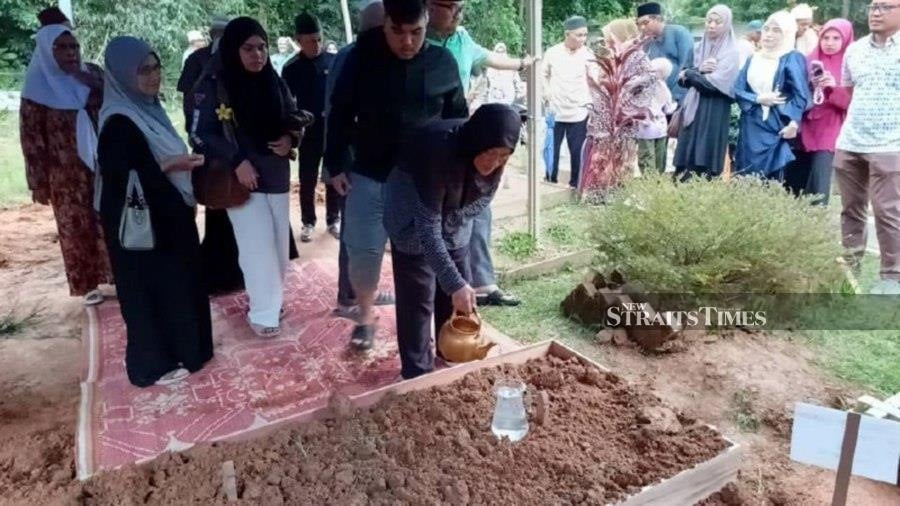 #SHOWBIZ: Veteran singer Sheqal laid to rest