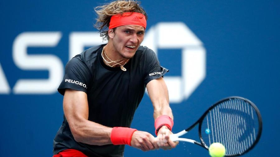 Zverev eases into Halle second round after coming to aid of injured spectator